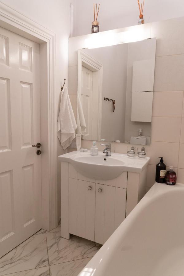 Elegant Apartment In Historical Centre & Free Locked Parking Ρίγα Εξωτερικό φωτογραφία